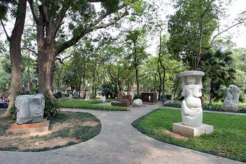 Tan hoang vườn tượng nghệ thuật giữa Thủ đô - 1