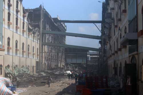 Bà hỏa lại ghé thăm công ty may ở Cần Thơ, khói bụi mịt mù - 1