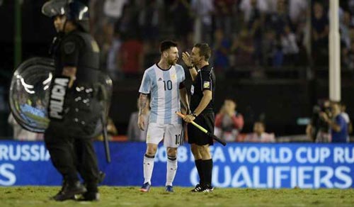 Messi bị cấm 4 trận: Không &#34;quỳ gối&#34;, tuyên chiến FIFA - 1