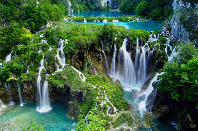Lắng nghe tiếng nước chảy tại thác Hồ Plitvice ở Croatia.