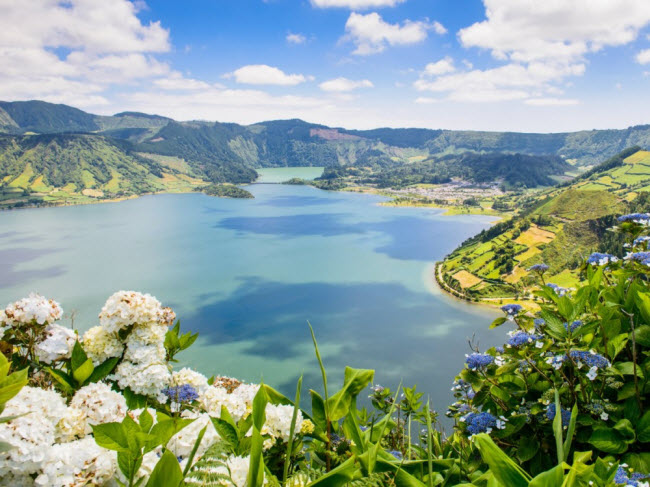 Hòa mình vào khung cảnh thiên nhiên tuyệt đẹp ở Azores, Bồ Đào Nha.