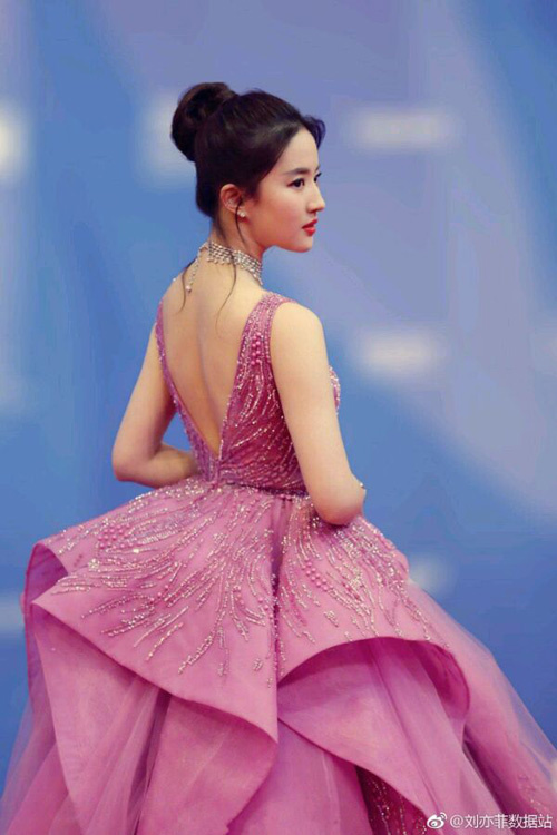 Lưu Diệc Phi "đè bẹp" dàn mỹ nhân trên thảm đỏ Bắc Kinh - 3