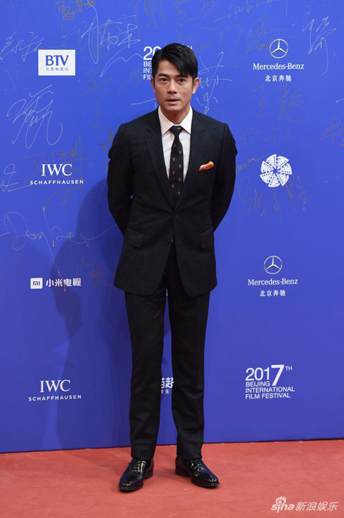 Lưu Diệc Phi "đè bẹp" dàn mỹ nhân trên thảm đỏ Bắc Kinh - 2