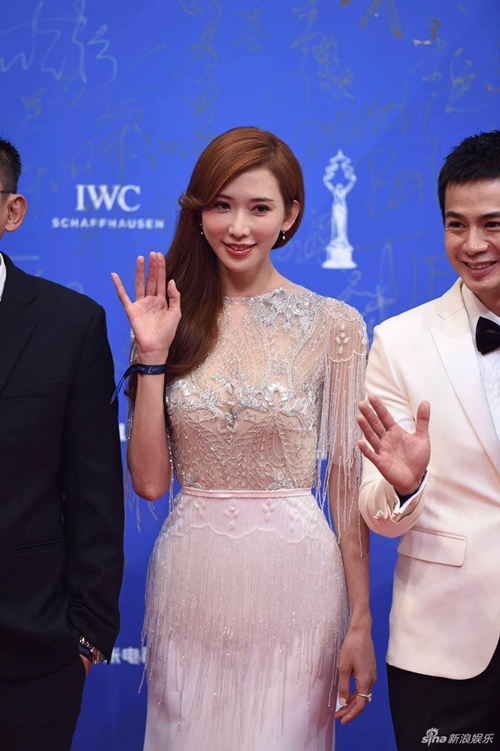 Lưu Diệc Phi "đè bẹp" dàn mỹ nhân trên thảm đỏ Bắc Kinh - 9