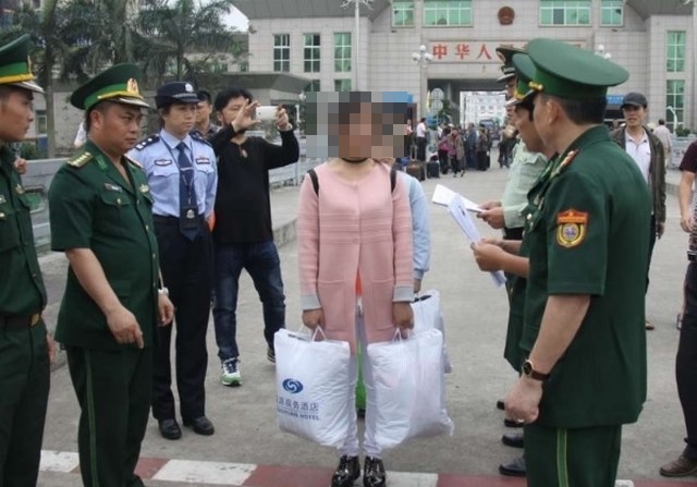 TQ trao trả cô gái Việt Nam 17 tuổi bị bắt cóc làm vợ - 1