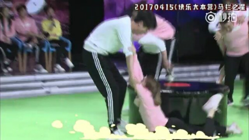 Sao nữ “Tứ đại danh bổ” bị ngã chấn thương não trên truyền hình - 3