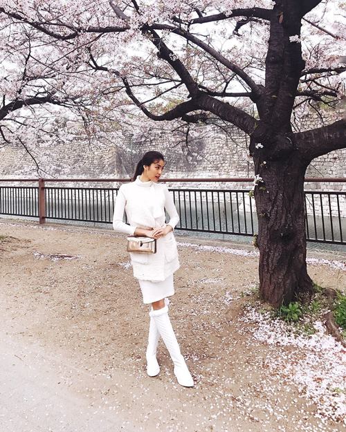 Diệp Lâm Anh, Hương Tràm trễ nải mặc hai dây dạo phố - 13