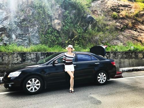 Diệp Lâm Anh, Hương Tràm trễ nải mặc hai dây dạo phố - 14