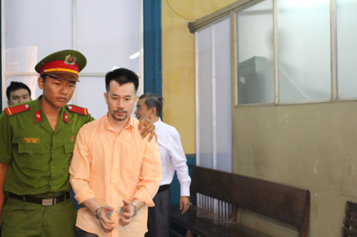 Về nước thăm nhà, 'tiện tay' vận chuyển 3,5 kg ma túy - 1