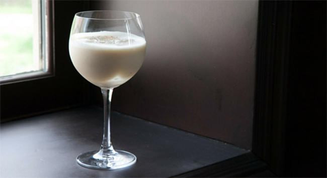 Sữa và rượu: Tăng khả năng hình thành các chất độc hại, nguy cơ mắc gan nhiễm mỡ