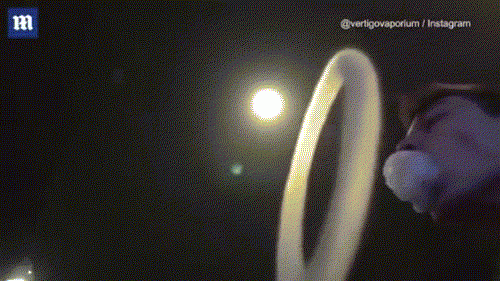 9x làm ảo thuật khói thuốc "gây mê" hàng triệu người - 3