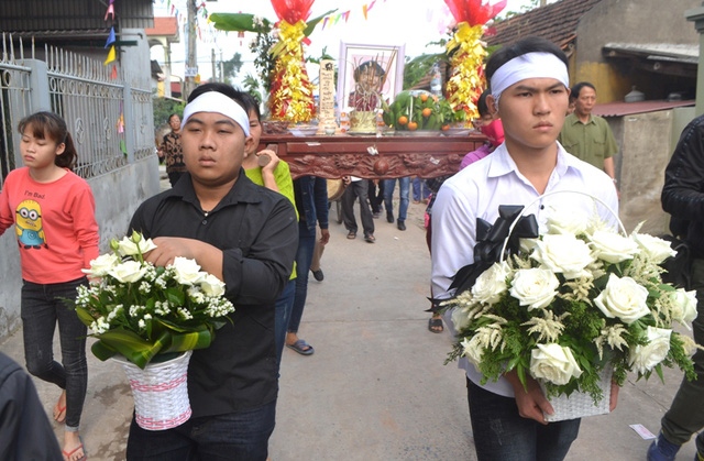 Thân nhân bé gái người Việt bị sát hại đặt nhiều câu hỏi về nghi phạm - 4