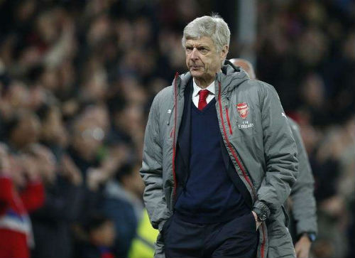 Arsenal: Wenger học theo Mourinho, “bung lụa” sau 20 năm - 1