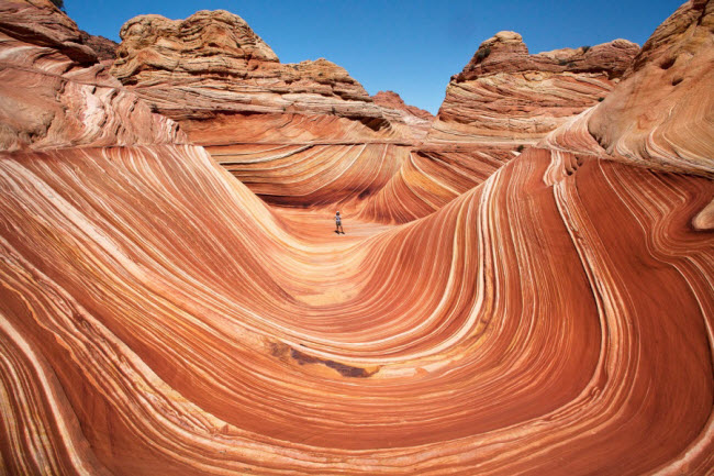 Những hẻm núi hình lượn sóng vô cùng ngoạn mục ở bang Arizona, Mỹ.