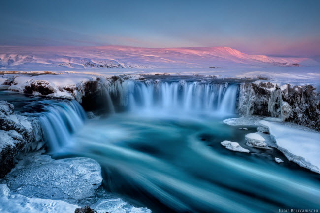 Thác nước Goðafoss ở Iceland.