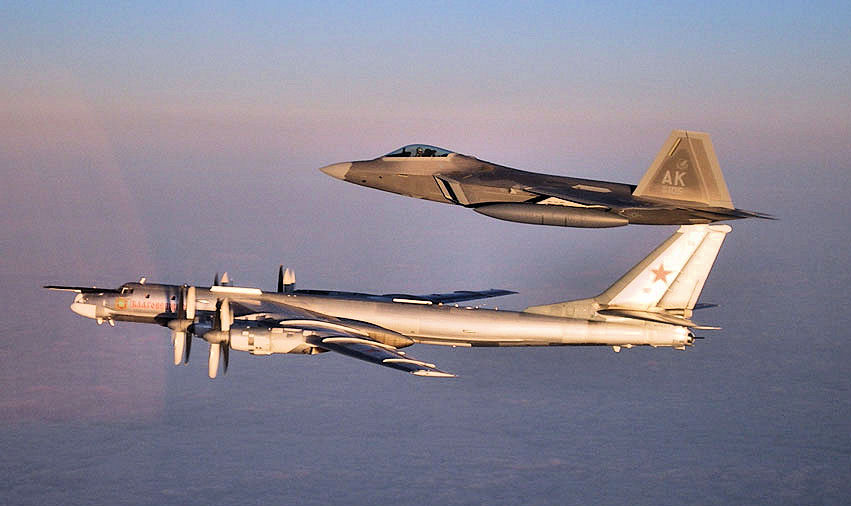 Máy bay ném bom hạt nhân Nga bất ngờ áp sát biên giới Mỹ - 1