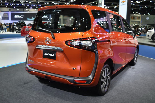 Toyota Sienta: "Innova thu nhỏ" giá 494 triệu đồng - 2