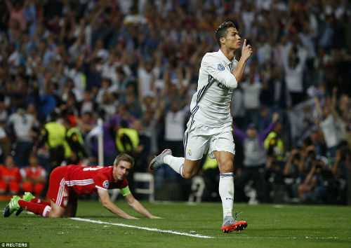 Vua Ronaldo 100 bàn bắt nạt đội &#34;nhỏ&#34;: Vì Real vĩ đại nhất - 1