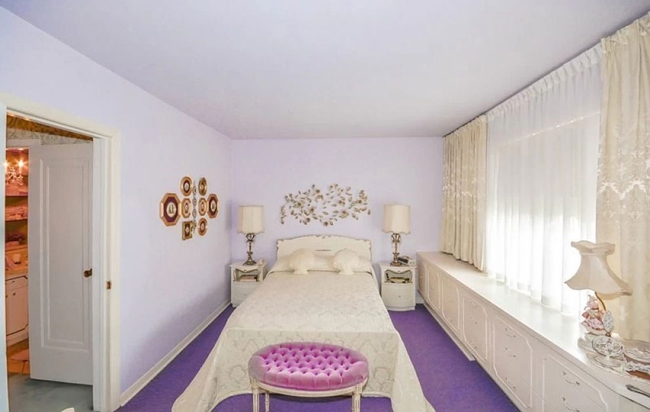 Phòng ngủ mang phong cách cổ điển nhẹ nhàng như các gia đình quý tộc thời xưa.