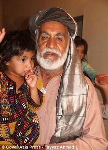 Ông lão Pakistan có 54 con vì...ngày nào cũng “yêu” - 1