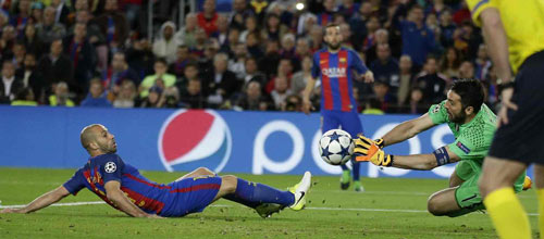 Barca cay đắng bị loại: Messi ngã đập mặt, Neymar tức tưởi - 8