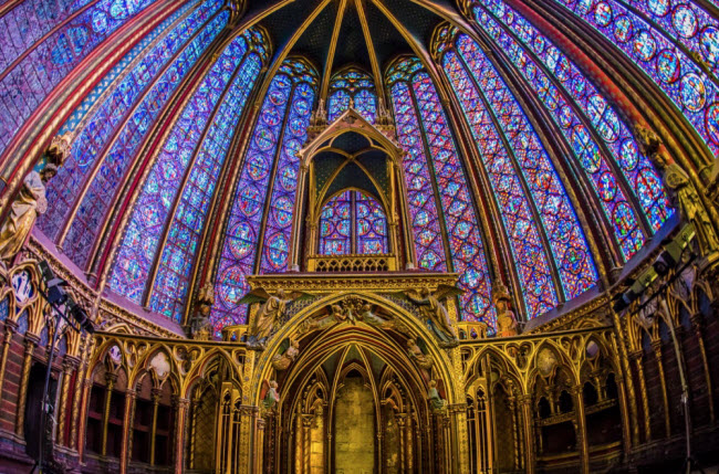 Nhà thờ Sainte-Chapelle ở Paris, Pháp.
