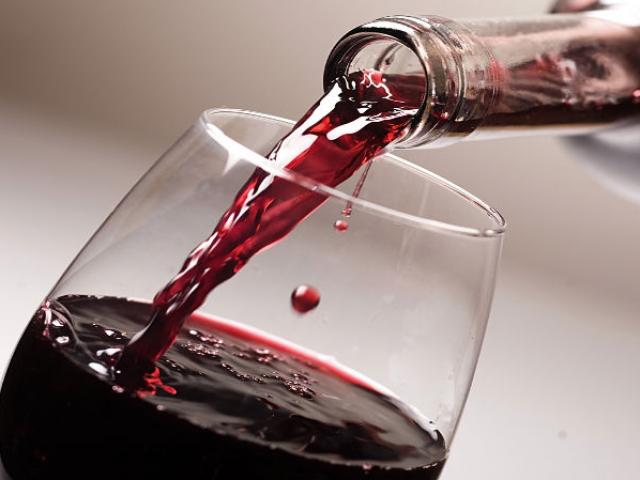Rượu vang đỏ là một niềm đam mê của những tín đồ yêu vang đỏ. Đó là sự kết hợp hoàn hảo giữa hương thơm và vị ngon tuyệt vời của nho. Hãy xem hình ảnh liên quan để khám phá vẻ đẹp của một ly rượu vang đỏ ngon từng giọt.