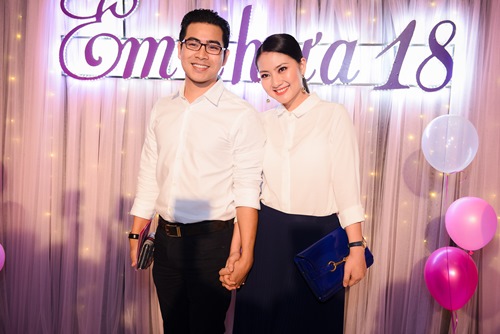 "Phi công trẻ" tình tứ bên Cát Phượng, bỏ mặc "bạn gái chưa 18" - 10