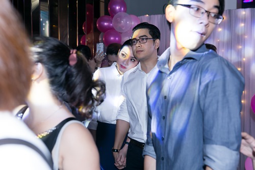 "Phi công trẻ" tình tứ bên Cát Phượng, bỏ mặc "bạn gái chưa 18" - 11