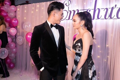 "Phi công trẻ" tình tứ bên Cát Phượng, bỏ mặc "bạn gái chưa 18" - 5