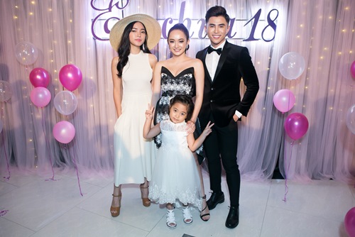 "Phi công trẻ" tình tứ bên Cát Phượng, bỏ mặc "bạn gái chưa 18" - 6