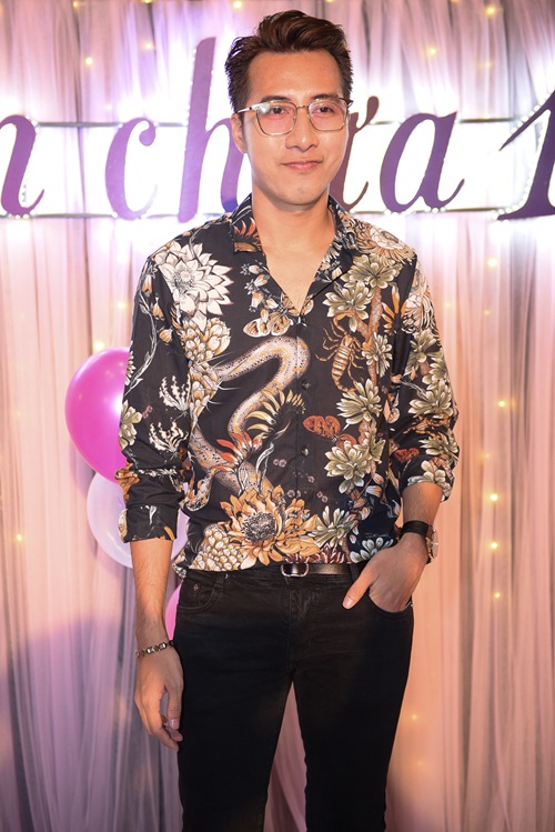 "Phi công trẻ" tình tứ bên Cát Phượng, bỏ mặc "bạn gái chưa 18" - 4