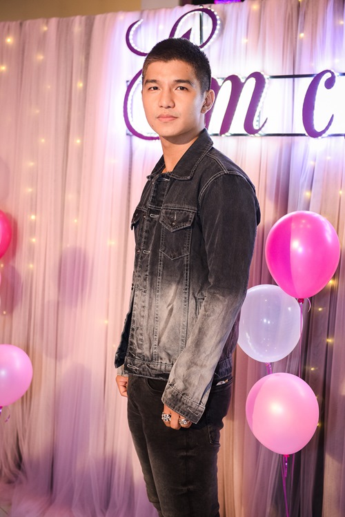 "Phi công trẻ" tình tứ bên Cát Phượng, bỏ mặc "bạn gái chưa 18" - 5