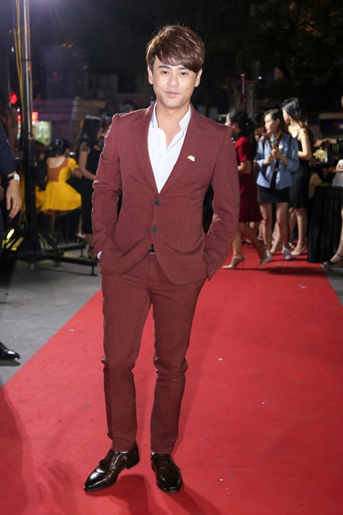 Minh Hằng vẫn gợi cảm đi diễn sau khi "khóc cạn nước mắt" - 1