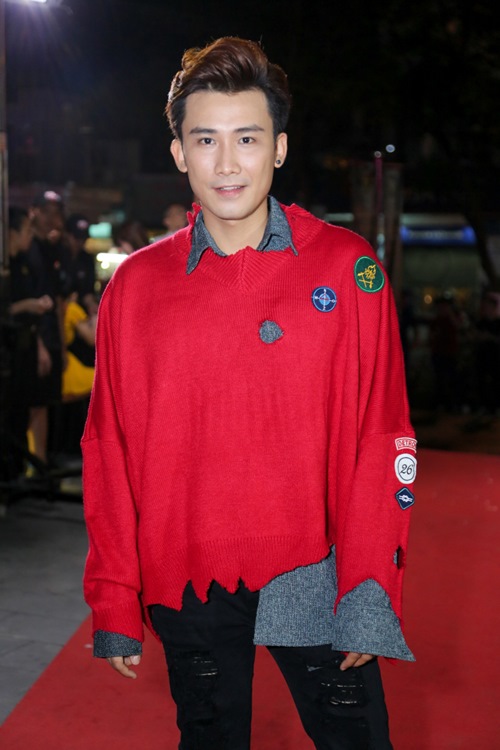 Minh Hằng vẫn gợi cảm đi diễn sau khi "khóc cạn nước mắt" - 8