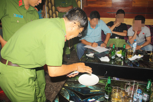 Gần 20 dân chơi Sài Gòn xuống Cần Thơ mở tiệc ma tuý - 2