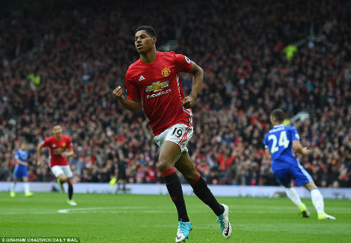 MU “leo núi” cuối mùa: Thành bại ở Mourinho và Rashford - 2