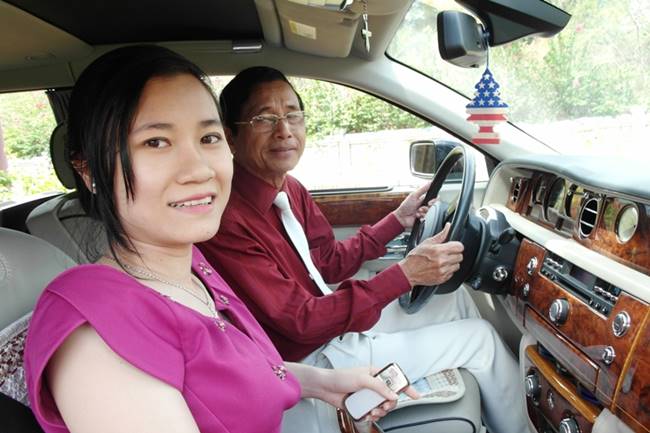 Năm 2012, dù đã 74 tuổi, đại gia Lê Ân khiến người dân Vũng Tàu xôn xao khi tổ chức đám cưới với người vợ thứ 6 mới 19 tuổi, thua ông đến 55 tuổi.