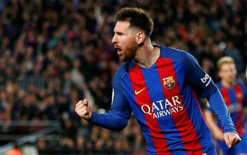 Vua Ronaldo đừng hý hửng, Messi vẫn đang rình QBV 2017 - 2