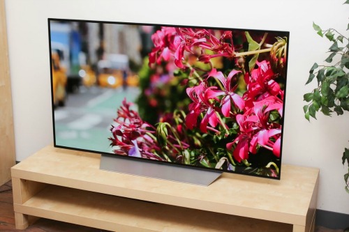 LG ra mắt TV OLED C7P siêu mỏng, cạnh tranh với Samsung - 1