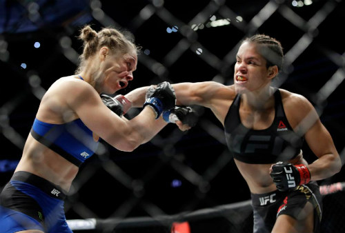 Ronda Rousey: Nữ hoàng UFC “hết đát” trên võ đài - 1