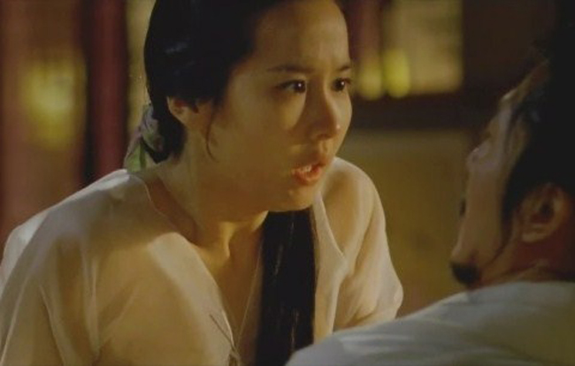 Các vai chính trong phim điện ảnh The Servant (2010), I need romance (2011), Hậu cung: Thiếp của nhà vua (2012), phim truyền hình Chuyện tình Haeundae (2012) đã đưa cô đến với danh hiệu “nữ hoàng phim nóng”.