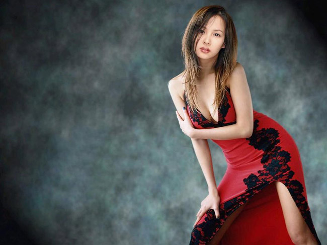 Năm 16 tuổi, Jo Yeo Jung làm người mẫu cho tạp chí thời trang danh tiếng Céci. Cũng từ đây cô trở thành model chuyên nghiệp, từng bước lấn sân sang lĩnh vực điện ảnh.