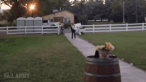 Ảnh động: "Bi hài" với các tai nạn ở đám cưới - 7