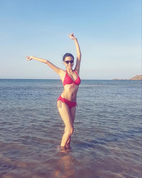 "Nữ y tá nóng bỏng nhất làng hài" khoe ảnh đời thường táo bạo - 6