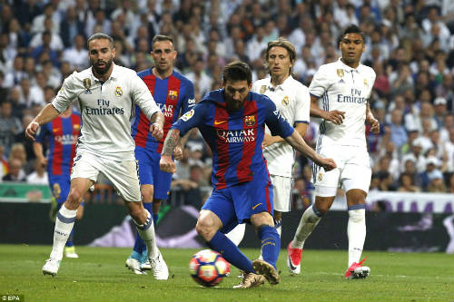 Chùm ảnh Real Madrid - Barcelona: &#34;Người khổng lồ&#34; Messi - 6