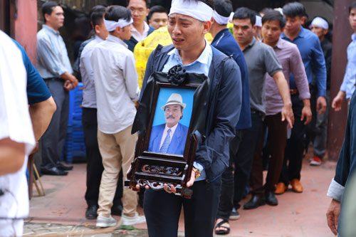 Sao Việt nghẹn ngào đưa tiễn &#34;cậu Trời&#34; Hoàng Thắng - 1