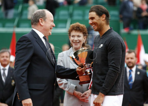 Tennis 24/7: Nadal nhận đặc ân từ Hoàng gia, đuổi sát Djokovic - 1