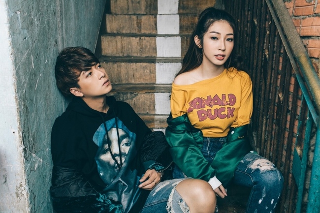 Có thể nói, đây là một trong những cặp đôi đặc biệt của showbiz Việt. Bởi họ không thể hiện tình cảm quá nhiều trên mạng xã hội hay ''tay nắm tay'' thường xuyên tại các sự kiện giải trí cho dù hoàn toàn có thể làm vậy để gây chú ý hay ồn ào.