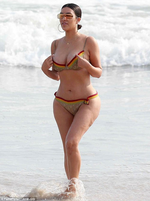 Dân tình choáng vì bikini táo bạo của &#34;Kim siêu vòng 3&#34; - 5